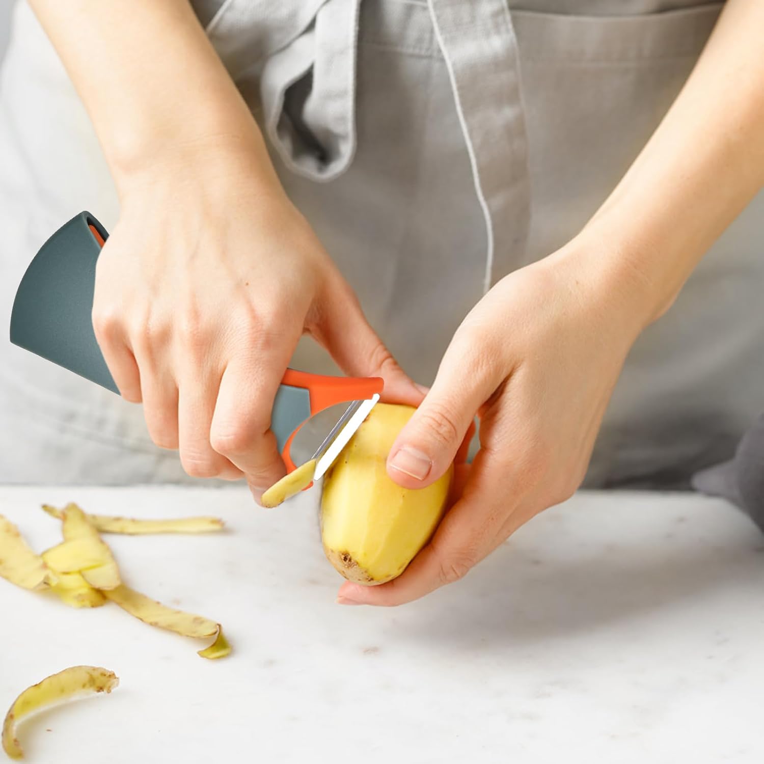 2-in-1 Fruit & Vegetable Peeler and Shredder