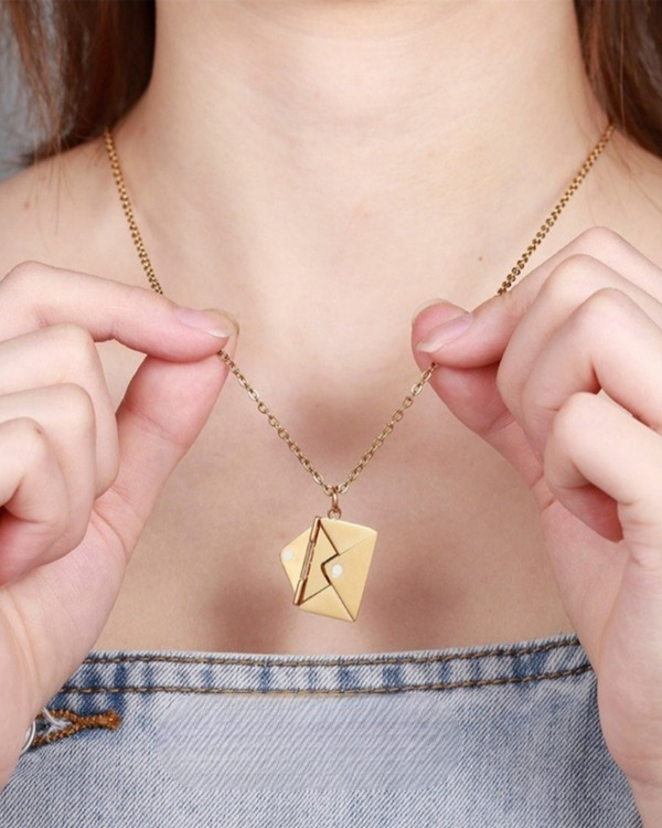 'Love You' Necklace + DIY Explosion Box