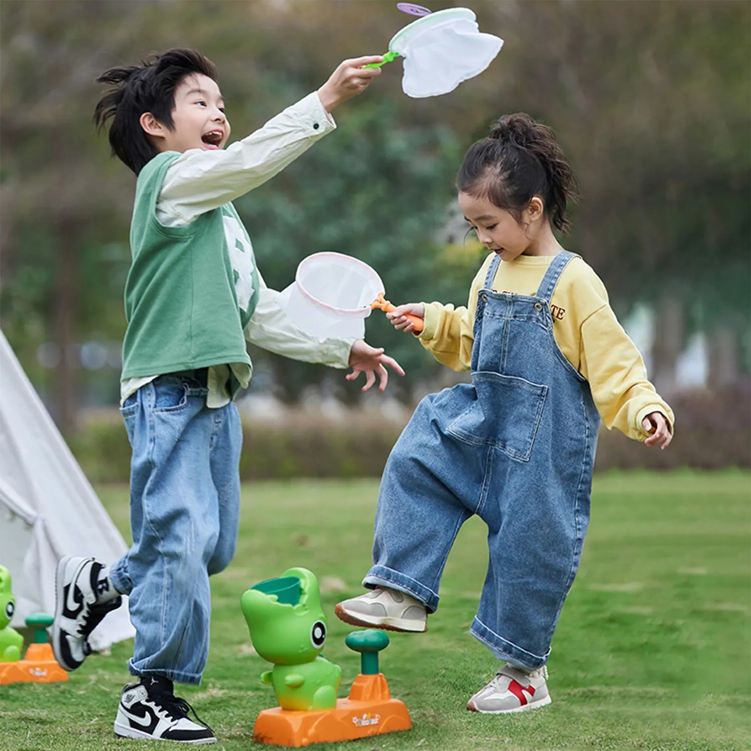 Dinosaur Frisbee Shooter Game